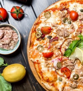 tuna-pizza-tomato-capers-cheese-onion-olives-top-view